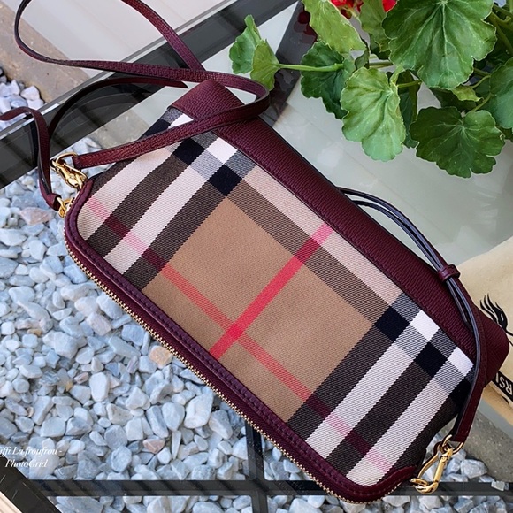 Authentic Burberry crossbody - Picture 1 of 8
